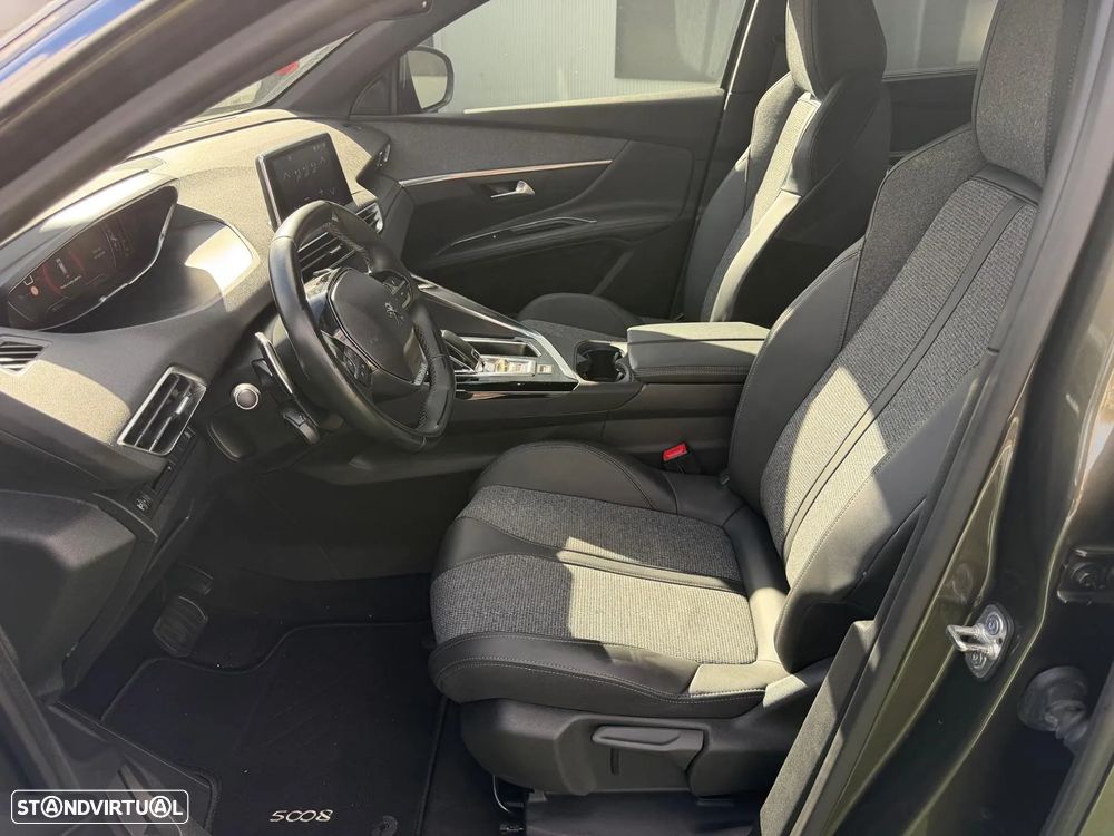 Peugeot 5008 - 8