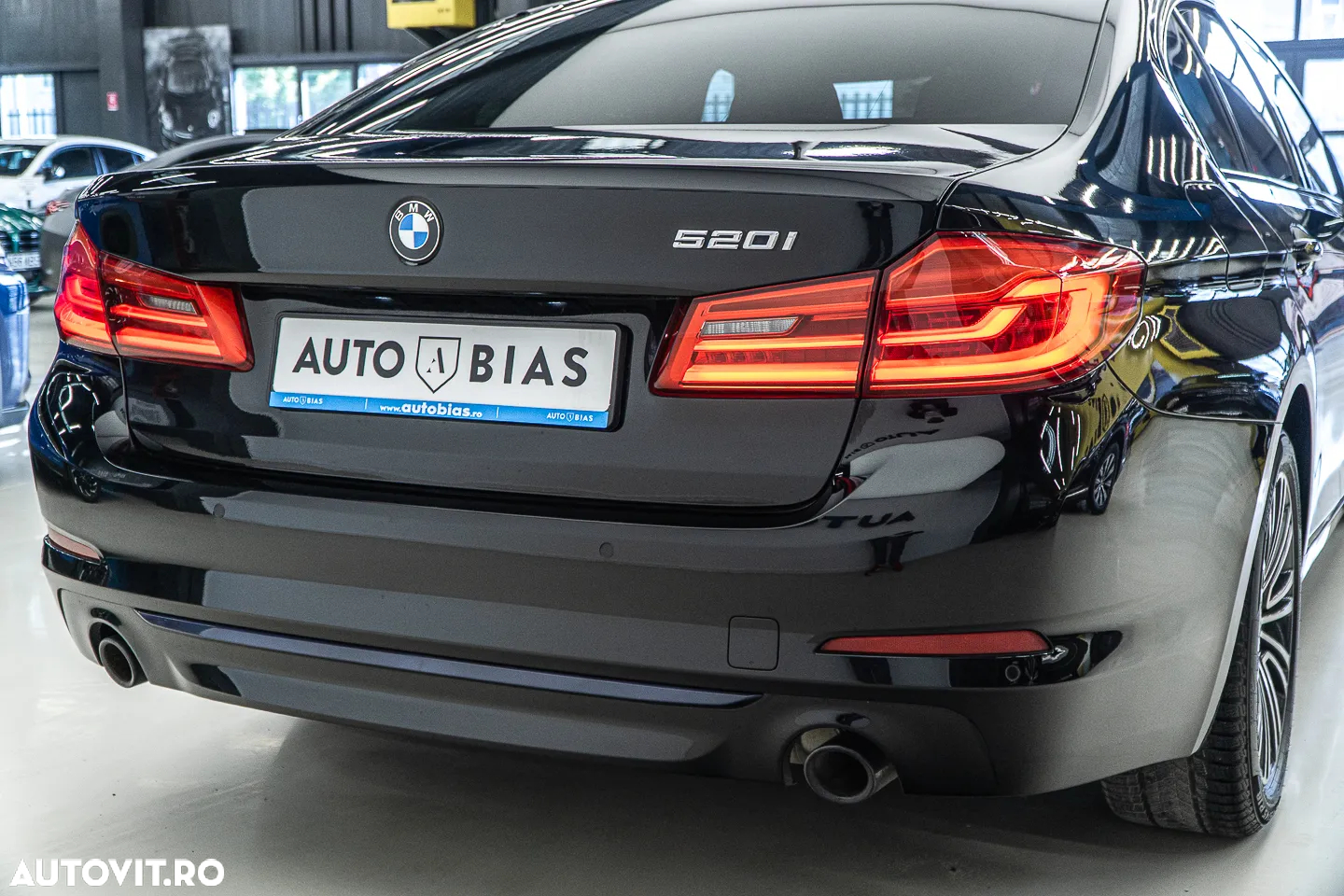 BMW Seria 5 520i Aut. Sport Line - 14