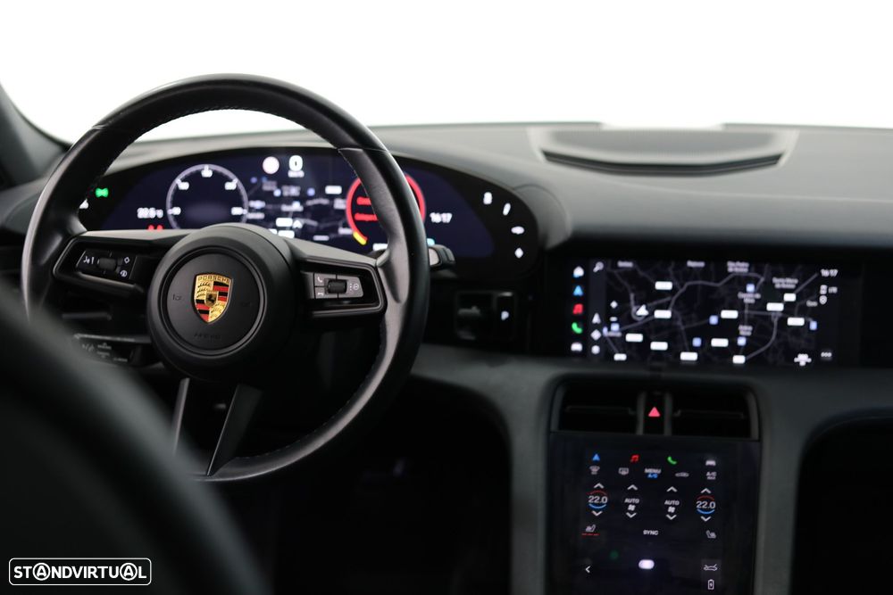 Porsche Taycan Cross Turismo 4 - 25