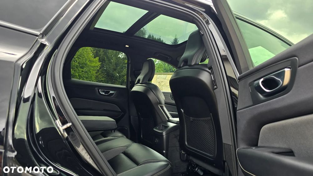 Volvo XC 60 T6 Plug-In Hybrid AWD Ultra Dark - 15