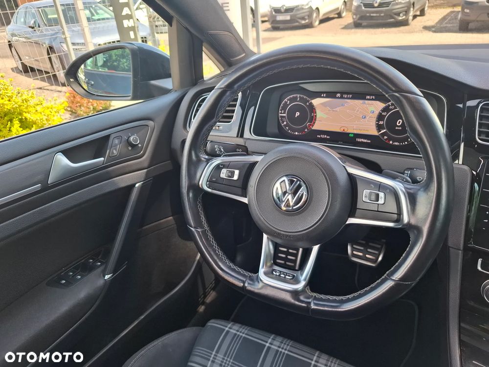 Volkswagen Golf - 12