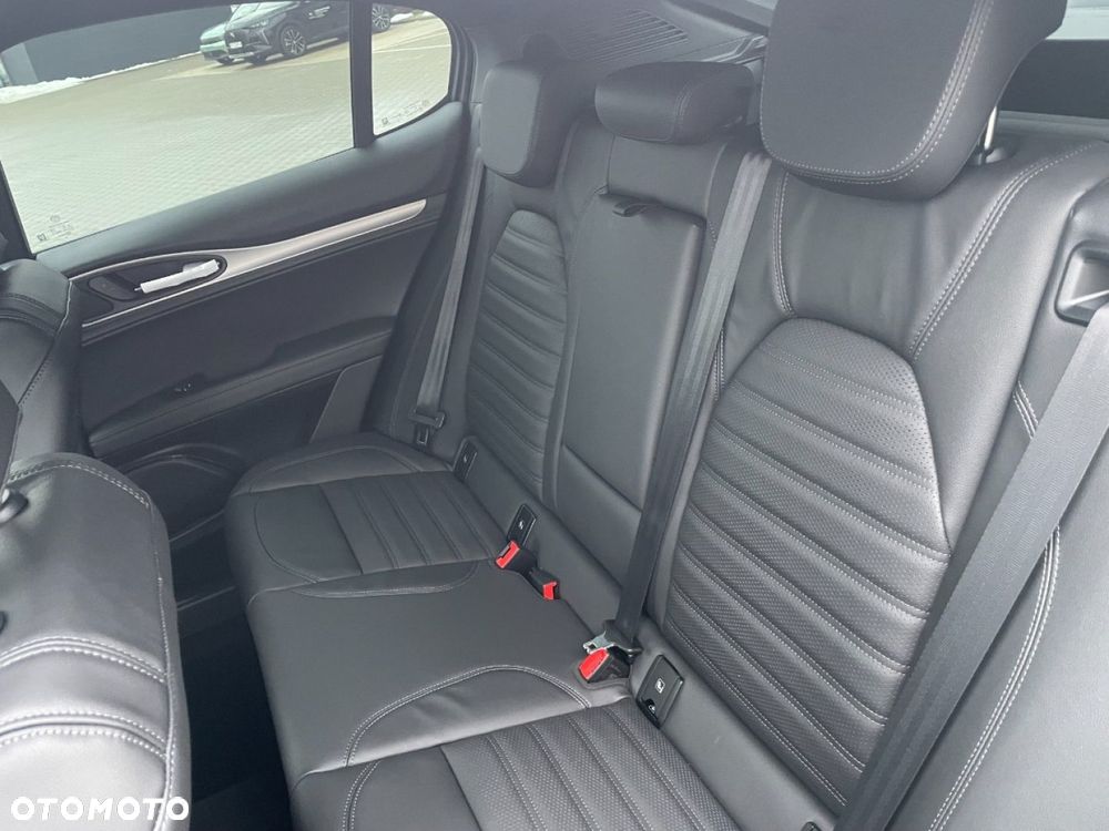 Alfa Romeo Stelvio - 13