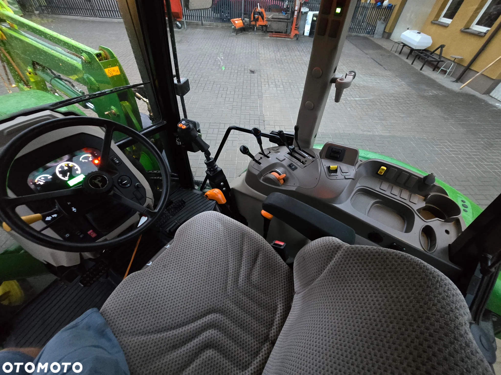 John Deere 5075E - 22
