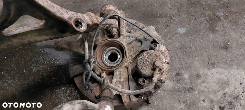 PIASTA ZWROTNICA PRAWY PRZÓD MERCEDES-BENZ ML I W163 WAHACZ ZACISK - 2