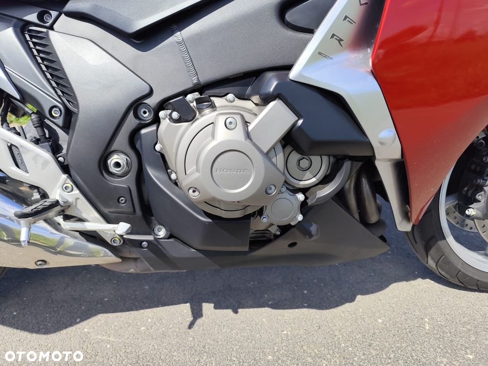 Honda VFR - 13