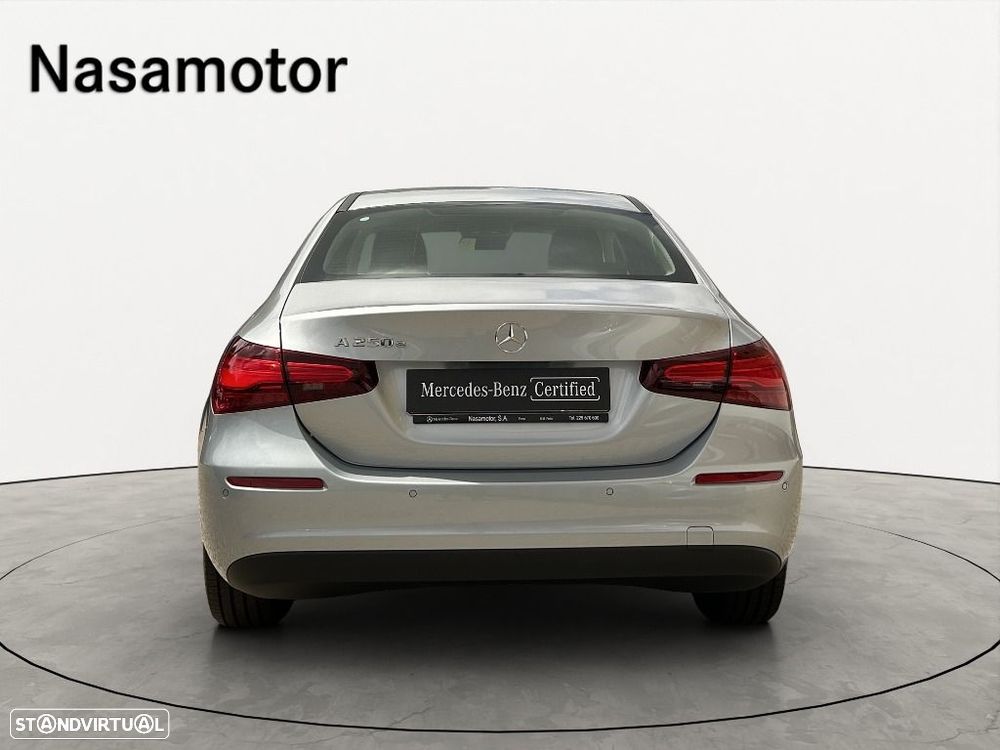 Mercedes-Benz A 250 Limousine - 4