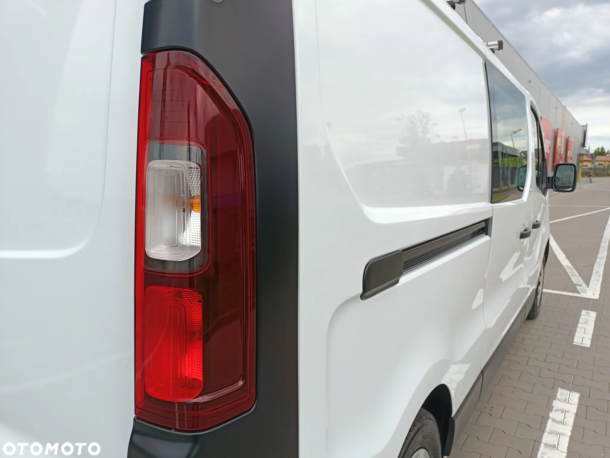Opel VIVARO 5-cio OSOBOWY LONG - 18