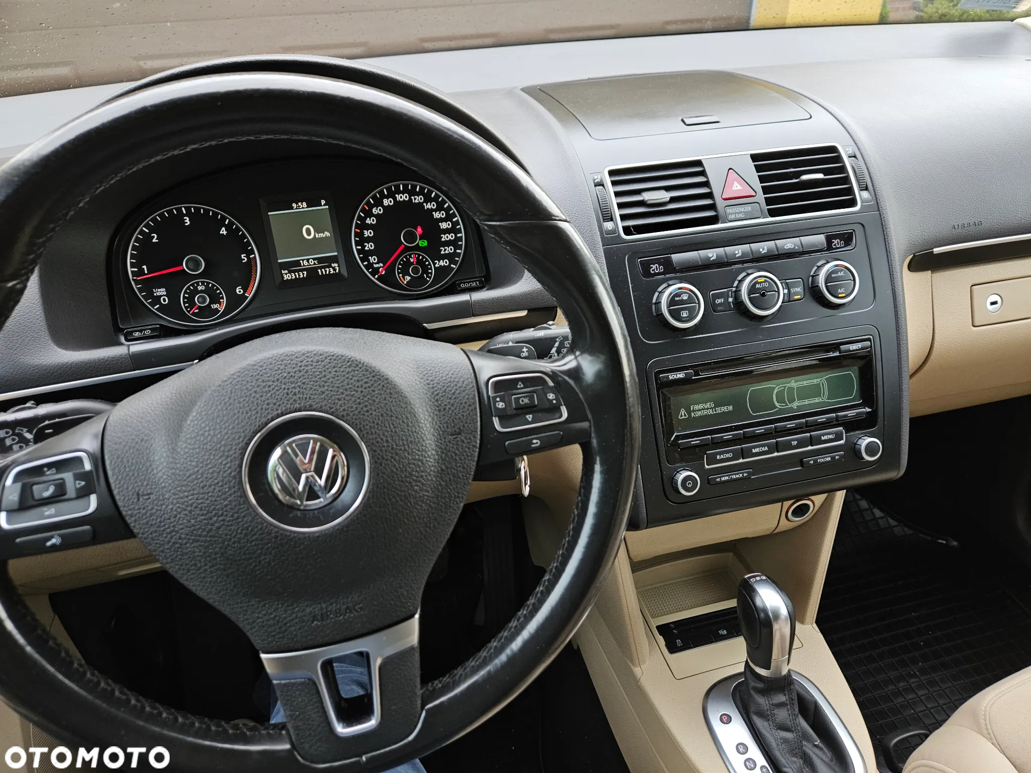 Volkswagen Touran 2.0 TDI DPF Highline DSG - 9
