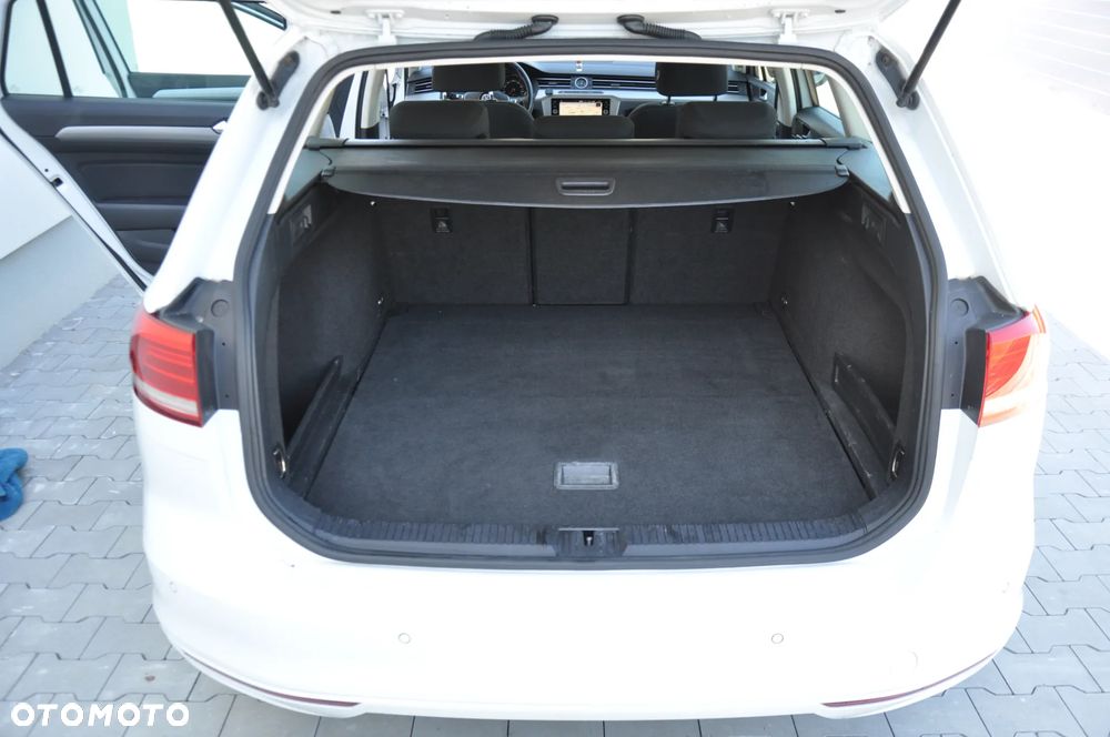 Volkswagen Passat 2.0 TDI SCR Comfortline - 18