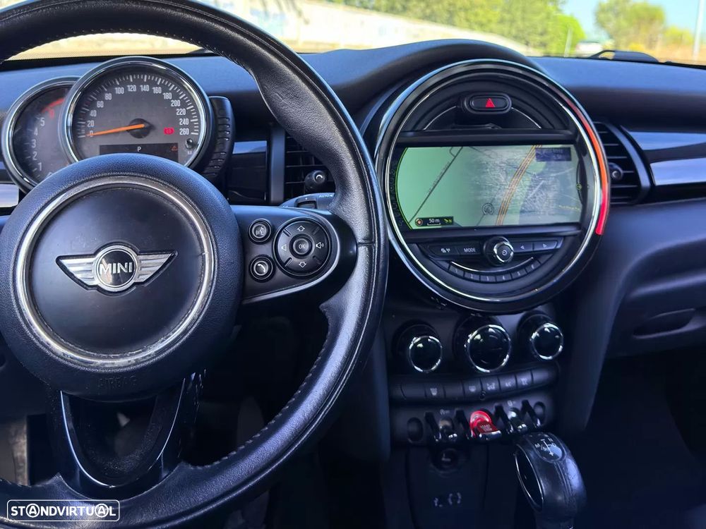 MINI 5 Portas Cooper D Auto - 9