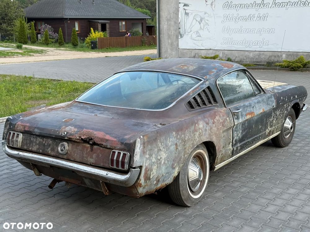 Ford Mustang - 12