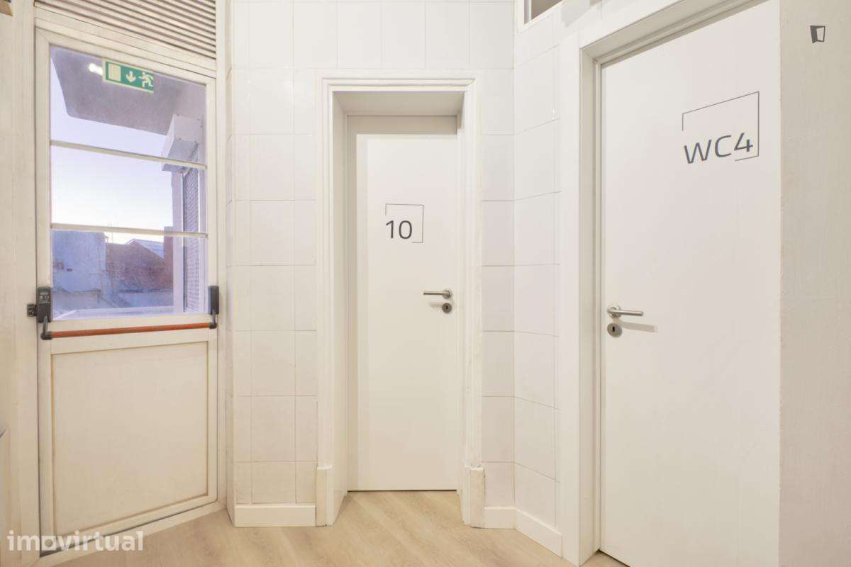Quarto - localizado em Alameda Lisbon - Grande imagem: 3/24
