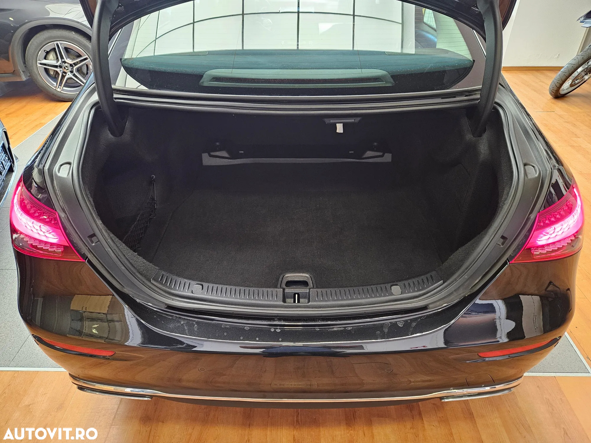 Mercedes-Benz E 220 d 4Matic 9G-TRONIC Avantgarde - 11