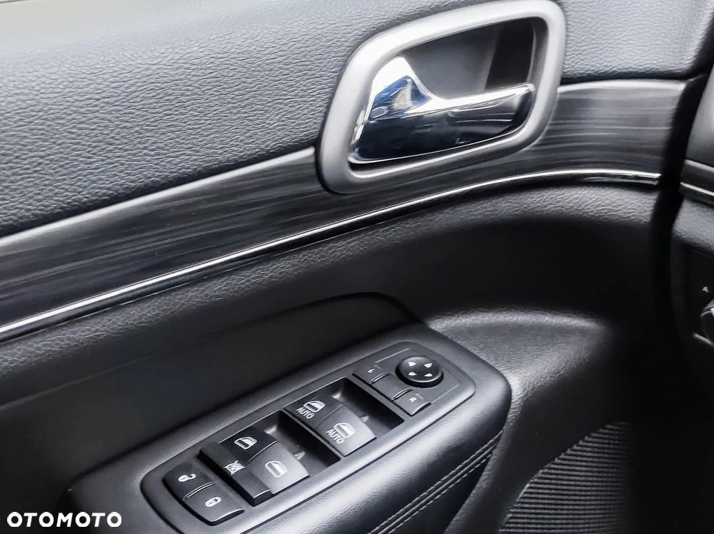 Jeep Grand Cherokee - 20