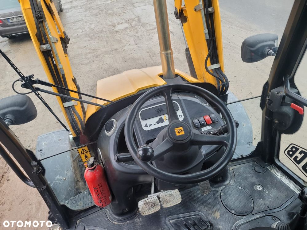 JCB 3CX - 4