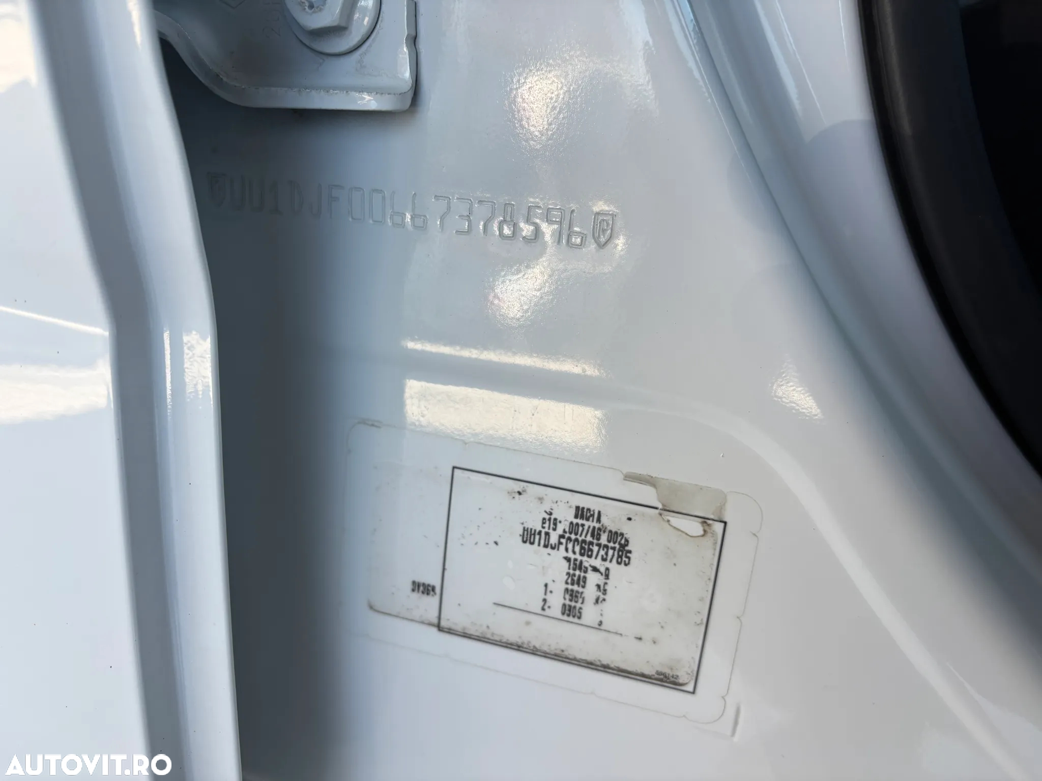 Dacia Logan TCe 90 Essential - 32