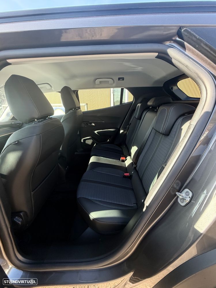 Peugeot 2008 PureTech 130 EAT8 Allure Pack - 27
