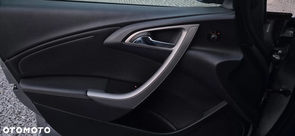 Opel Astra 1.4 Turbo 150 Jahre - 11