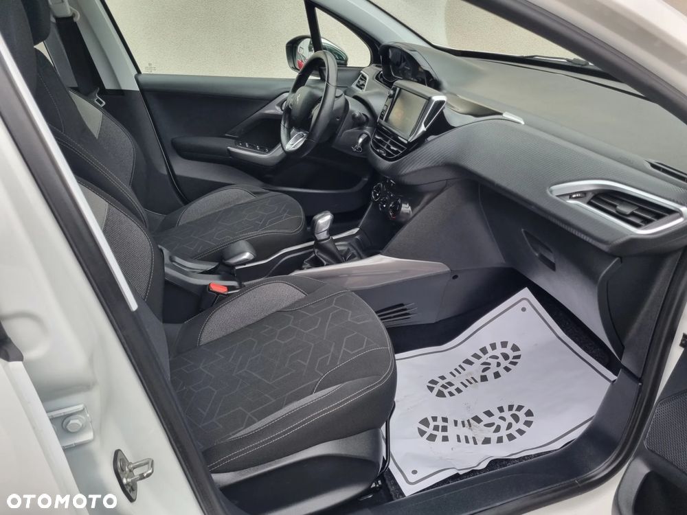 Peugeot 2008 1.2 Pure Tech Style S&S - 10