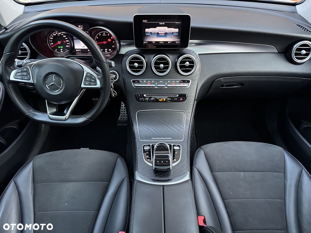 Mercedes-Benz GLC 250 4Matic 9G-TRONIC AMG Line - 24