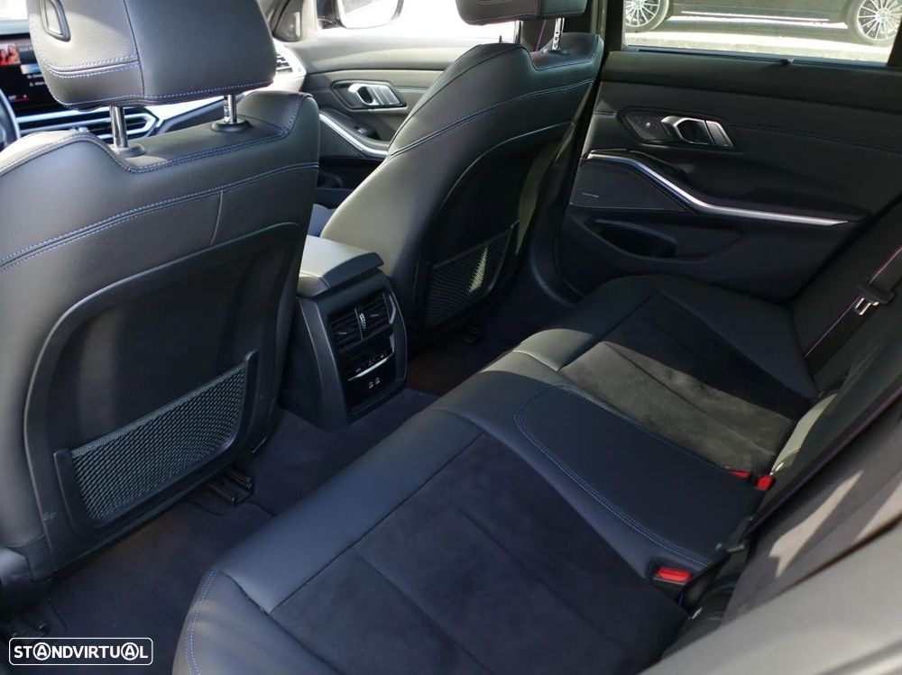 BMW 330 e Pack Desportivo M Auto - 36