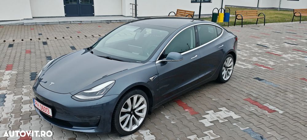 Tesla Model 3 - 1