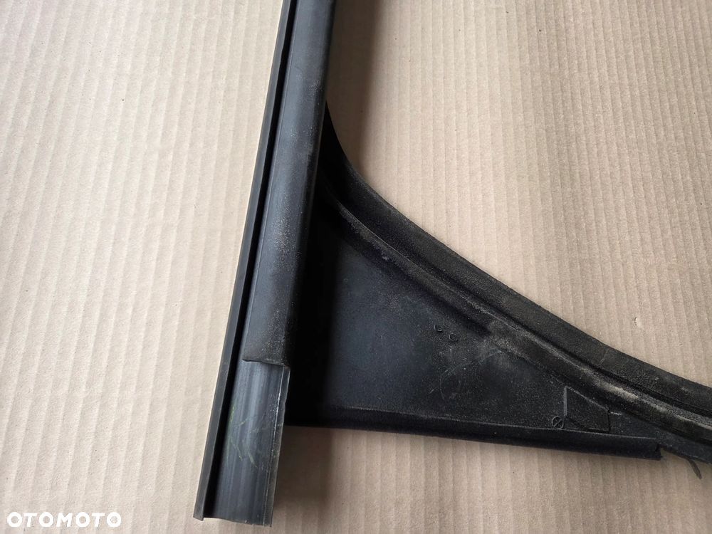 Uszczelka szyby drzwi prawy tył Citroen Berlingo IV - 3
