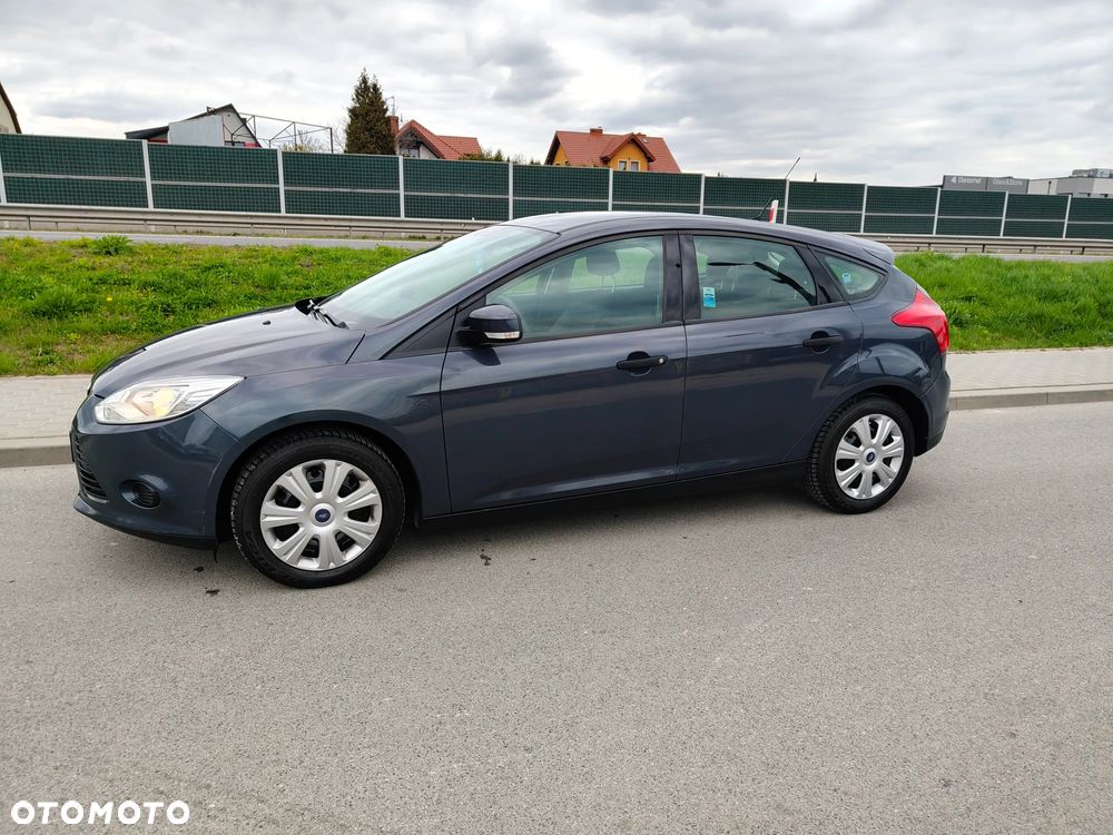 Ford Focus 1.6 Ambiente - 4