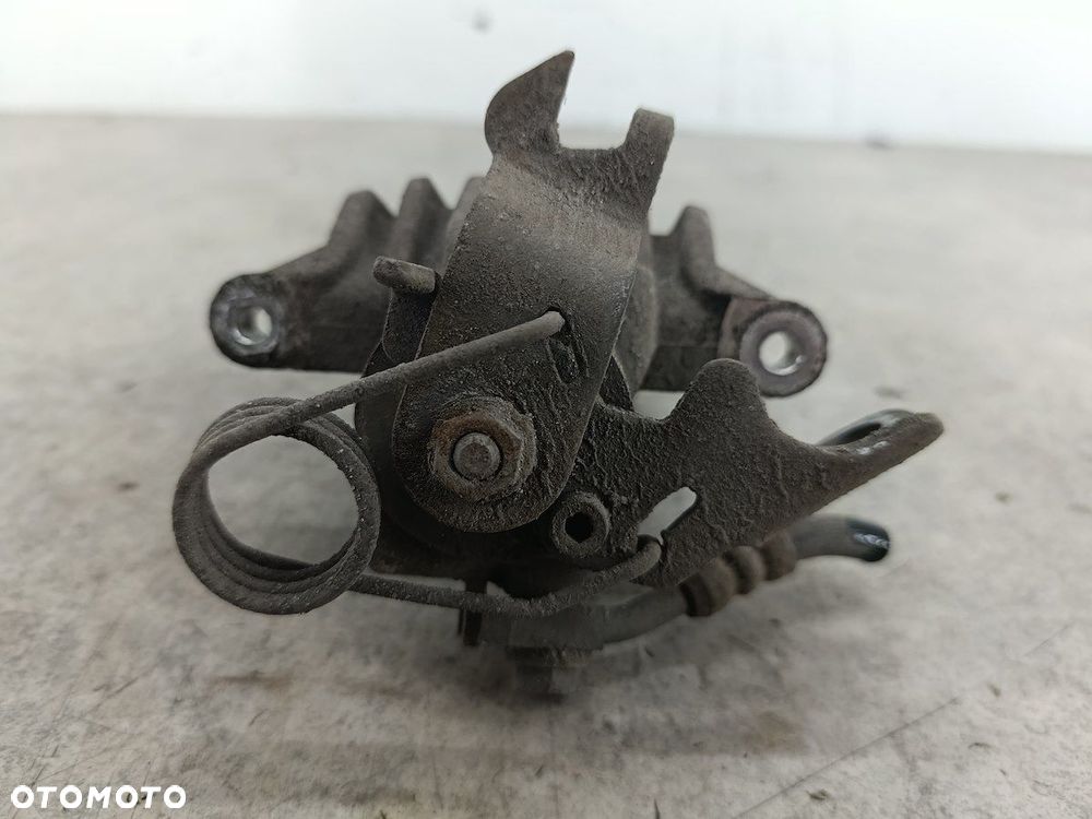ZACISK HAMULCOWY LEWY TYŁ AUDI A4 B5 1.8 20V - 4