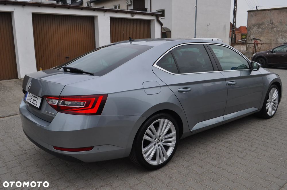 Skoda Superb 2.0 TDI DSG Premium Edition - 7