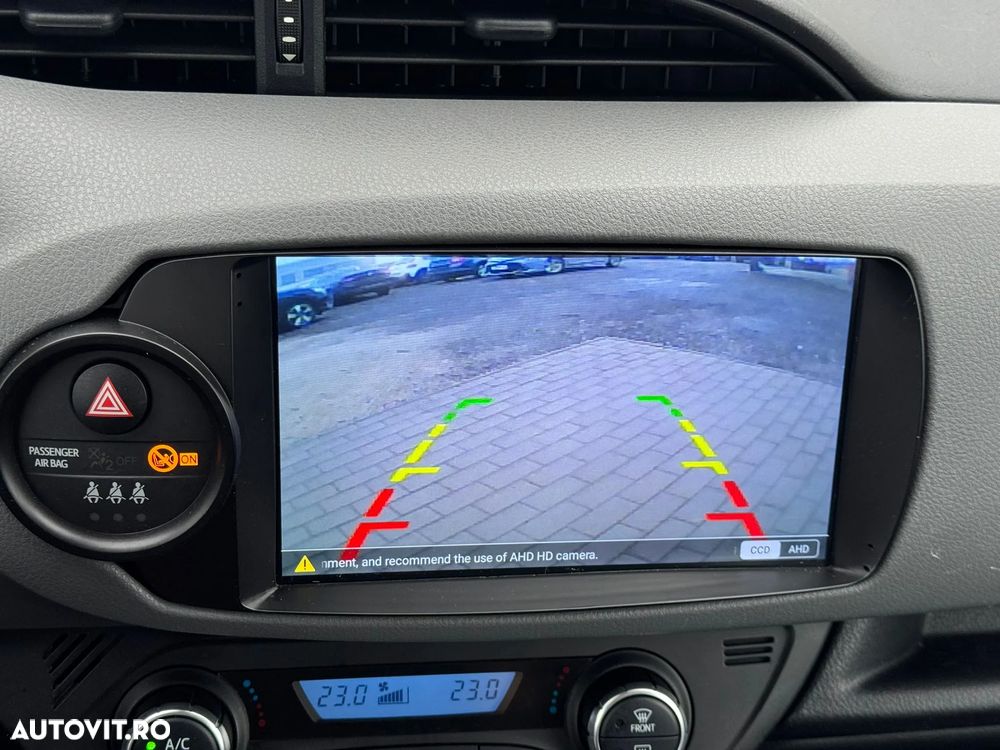 Toyota Yaris 1.5 VVT-i HSD Dynamic Bi-tone - 17