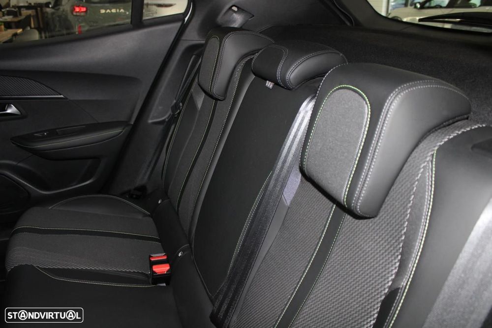 Peugeot e-2008 54 kWh GT - 14