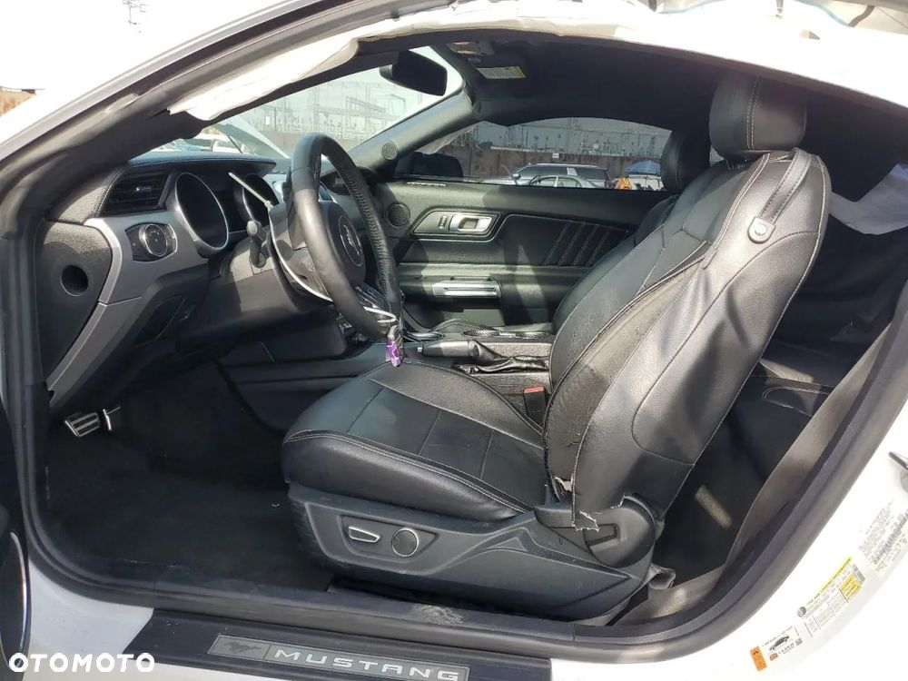 Ford Mustang 5.0 V8 GT - 8