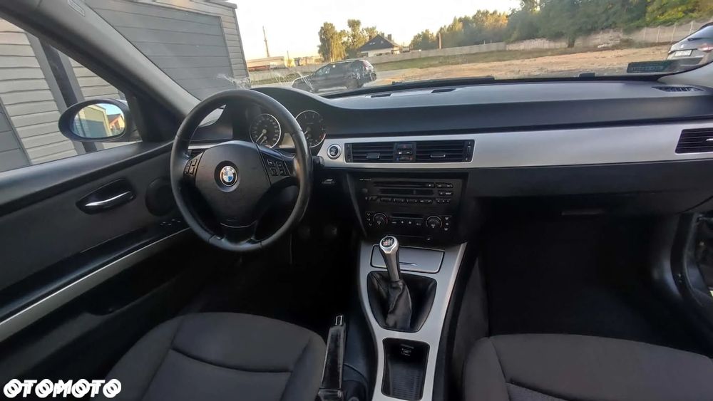 BMW Seria 3 318i - 10
