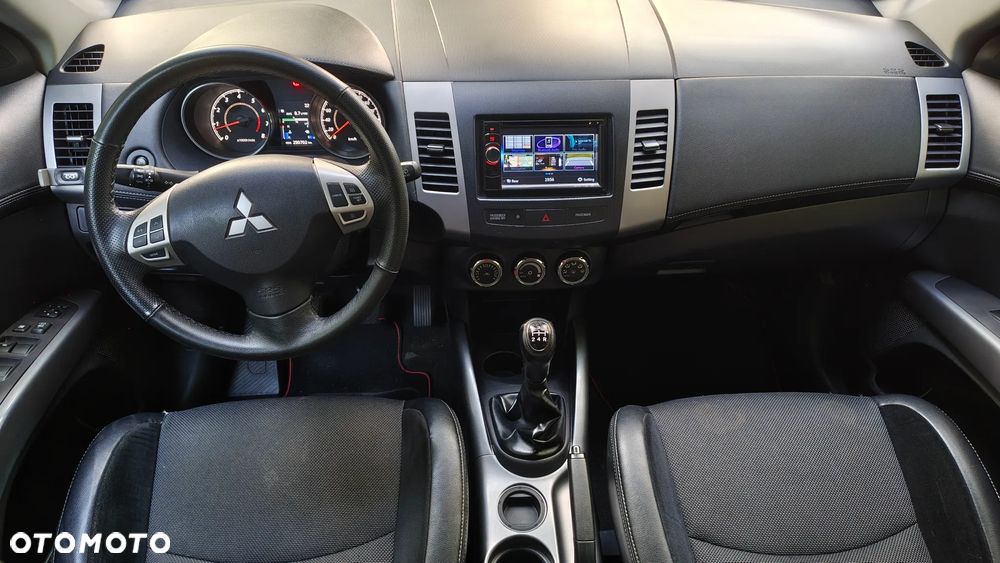 Mitsubishi Outlander 2.0 Intense + NAVI 2WD EU5 - 9