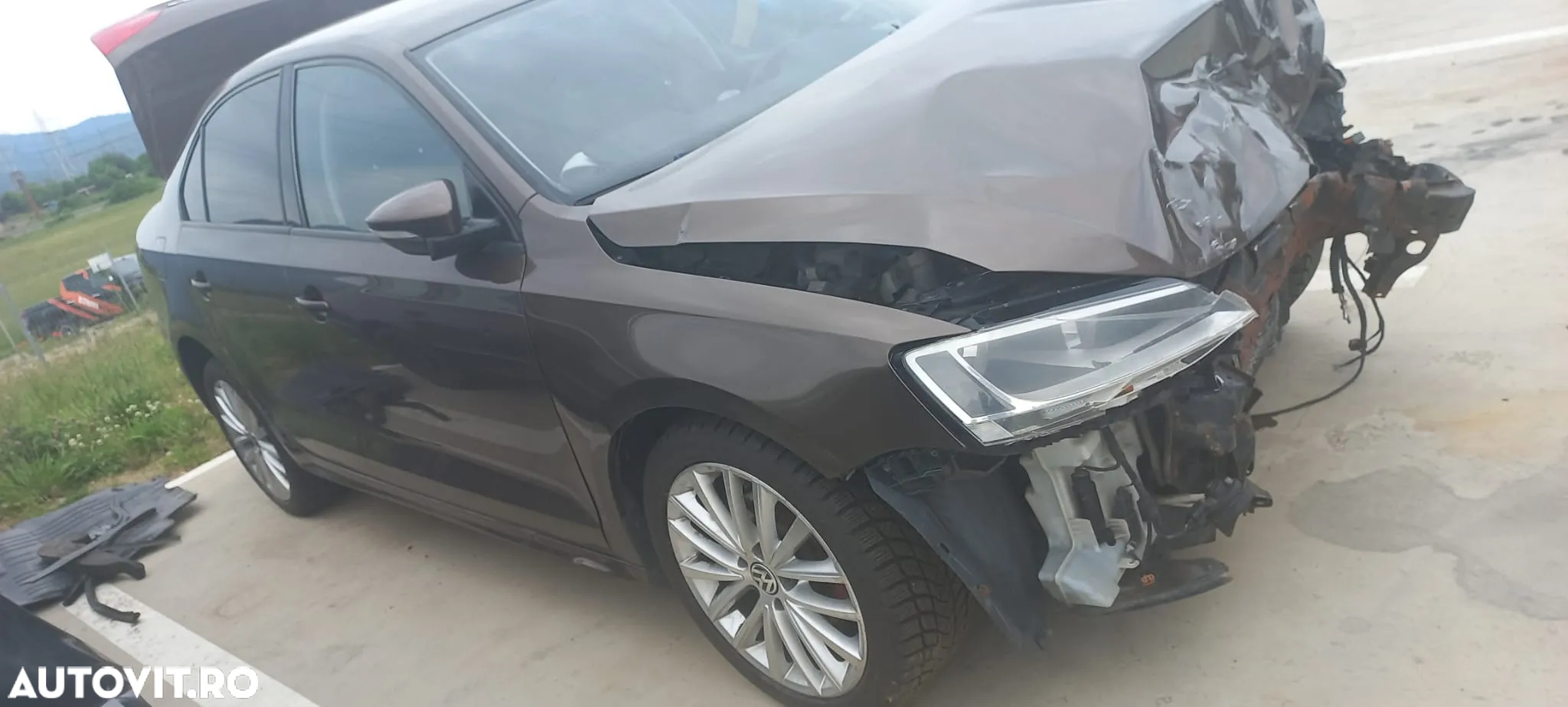 Dezmembram VW Jetta 1.6 TDI CAYC - 5