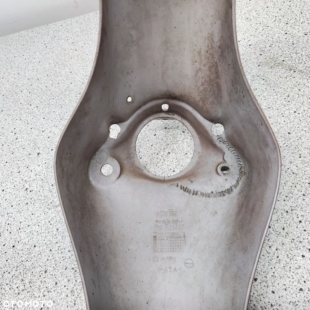 Błotnik przód, przedni Aprilia Scarabeo 50 - 17