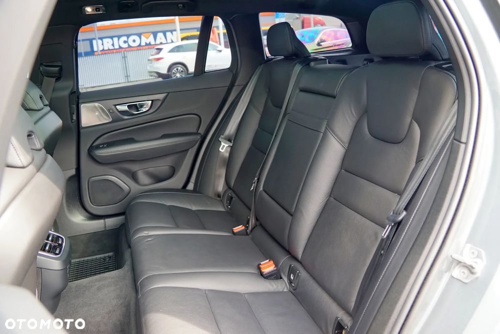 Volvo V60 T6 AWD R-Design - 20