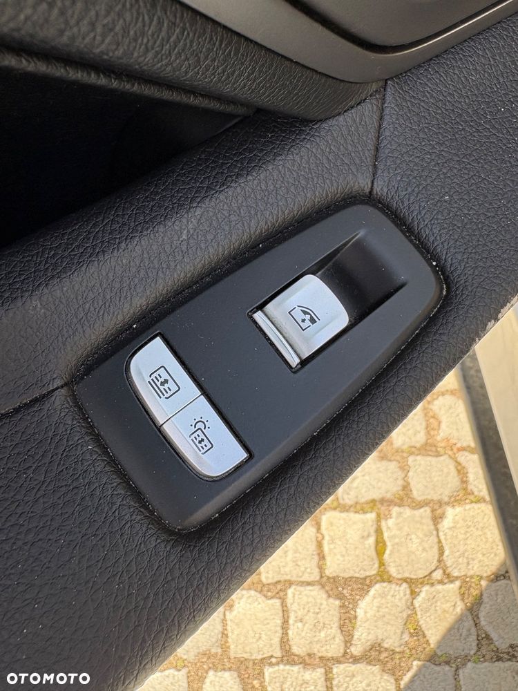 BMW Seria 7 740Li - 38