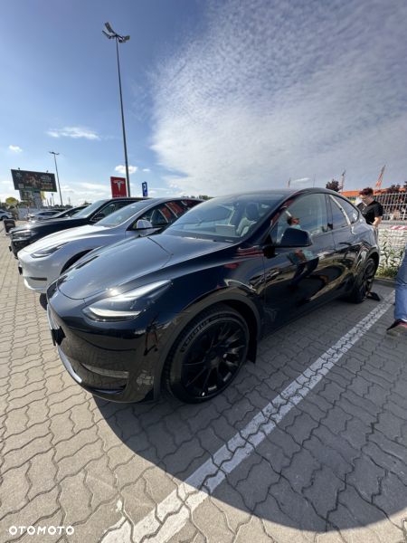 Tesla Model Y - 9