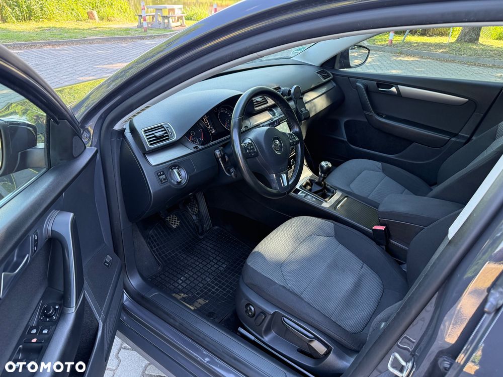 Volkswagen Passat 2.0 TDI Comfortline - 10