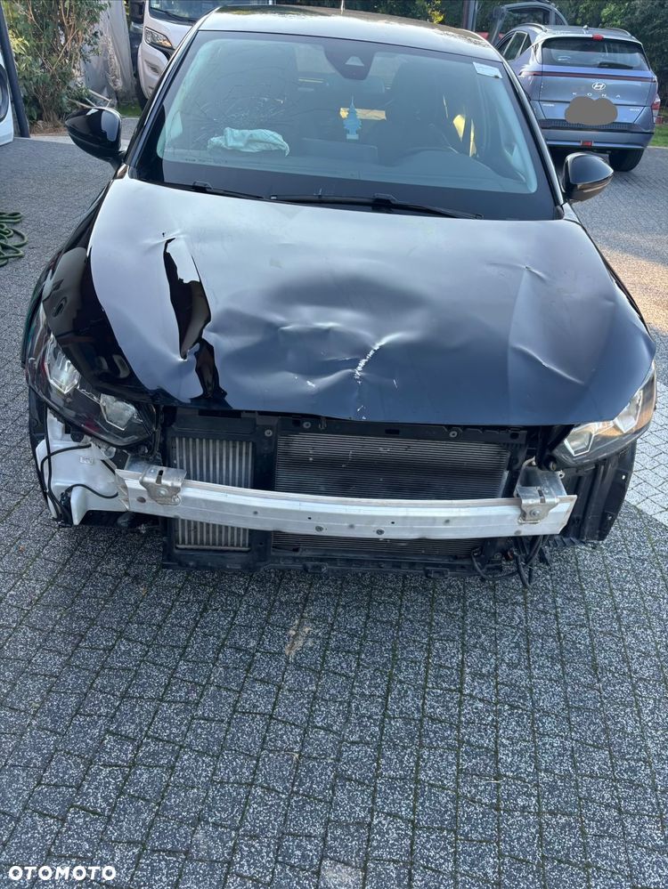 Peugeot 208 - 8