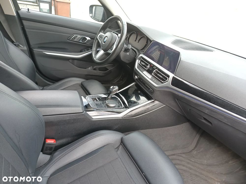 BMW Seria 3 320i Sport Line - 11