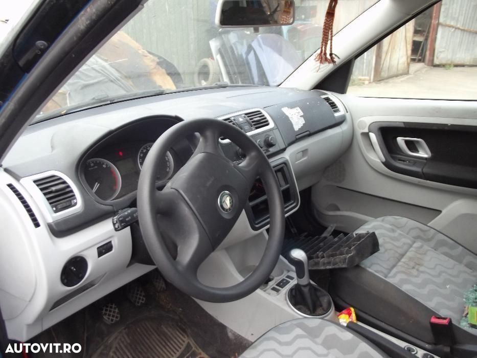 Dezmembrez Skoda Roomster 1.4tdi 80cp 2007 albastra dezmembrari piese - 3