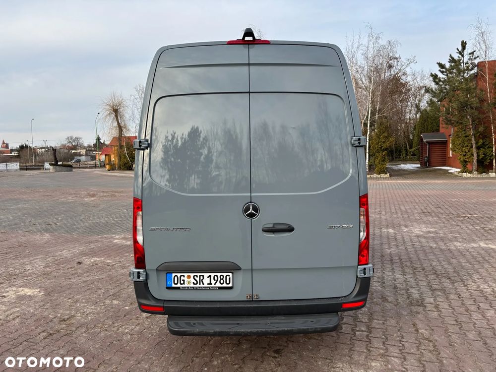 Mercedes-Benz Sprinter - 11