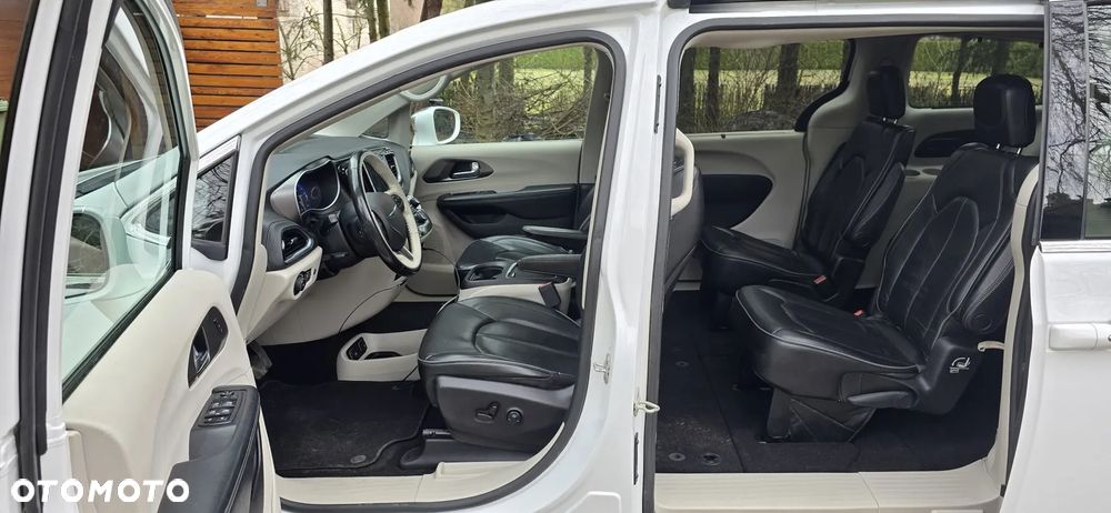 Chrysler Pacifica - 19