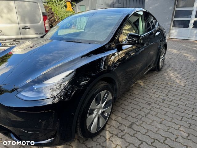 Tesla Y - 14