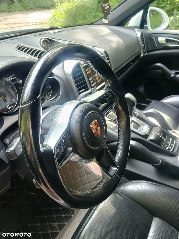 Porsche Cayenne - 16