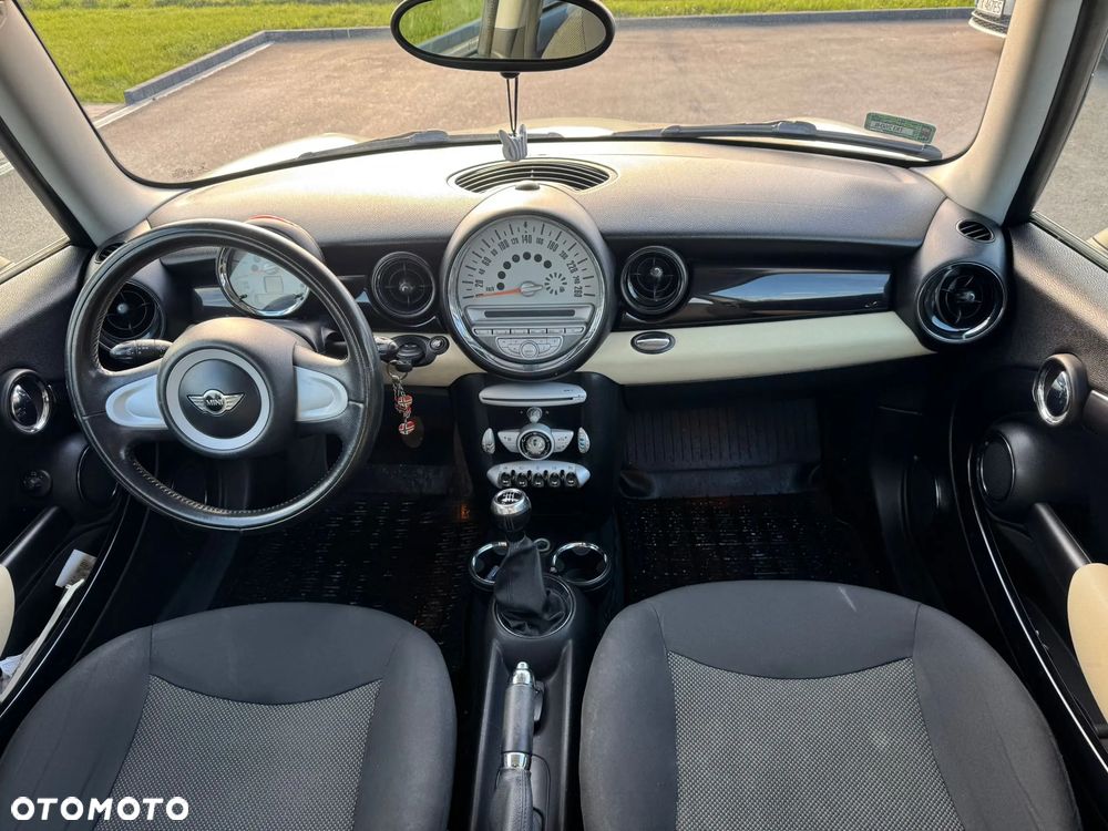 MINI Cooper Standard - 8