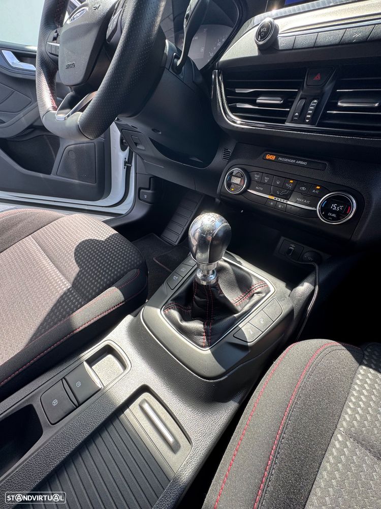 Ford Focus 1.0 EcoBoost MHEV ST-Line - 33